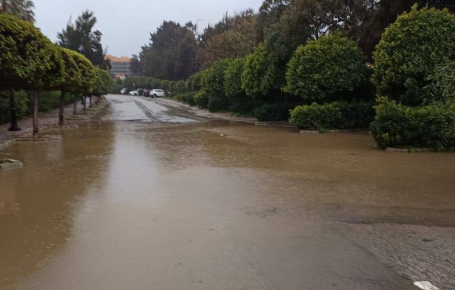 Viviendas, patios y calles inundadas: Manilva activa todos los servicios de emergencia ante el temporal - inundacion manilva e1767524397796 inundacion manilva