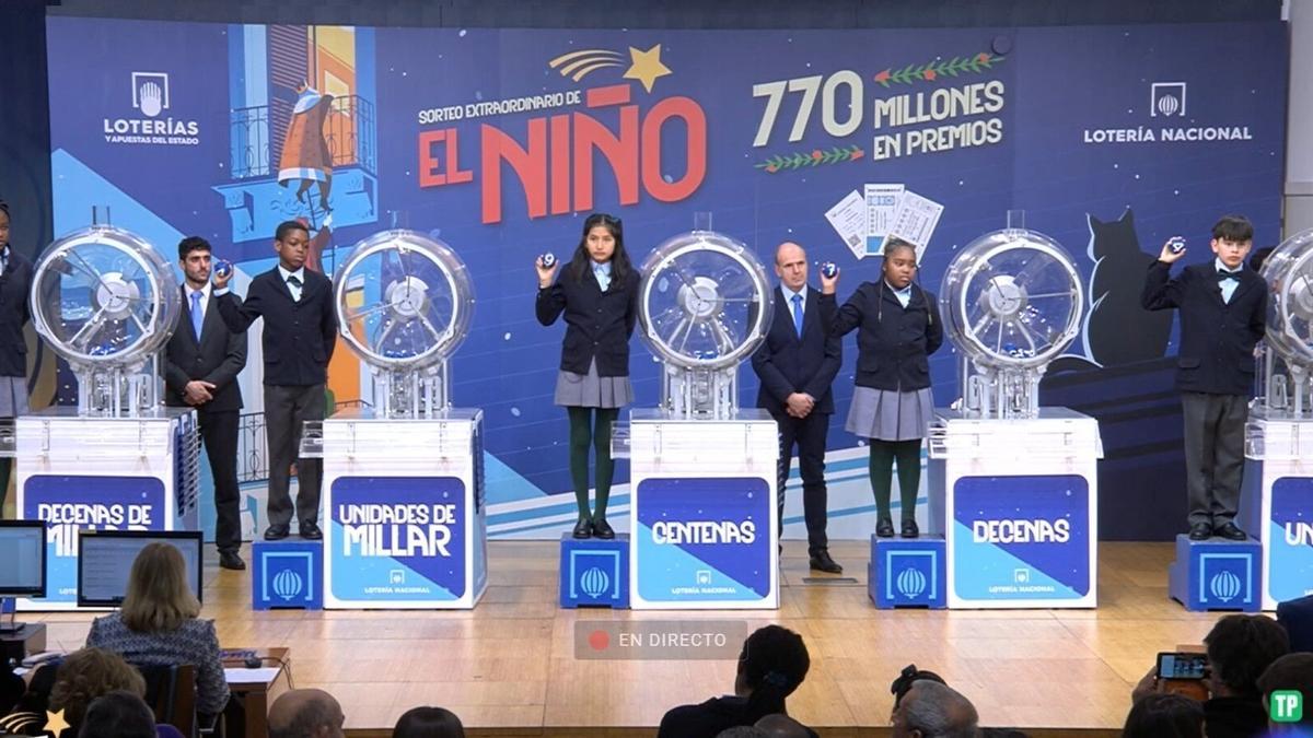 06703 primer premio del Sorteo del Niño que se queda en Torremolinos y Málaga - sorteo nino