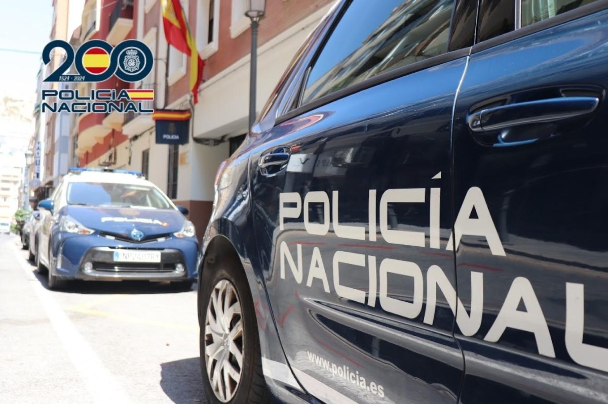 Detenido un joven de 22 años por una presunta agresión sexual en Nochevieja en Málaga - vehiculos policia nacional Policía Nacional