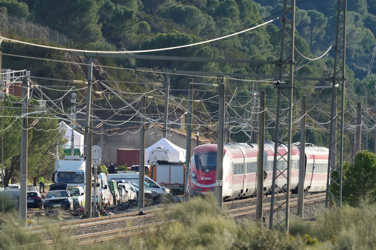 Una joven legionaria de Ronda, en la UCI tras el accidente ferroviario de Adamuz - zona accidente ferroviario adamuz zona accidente ferroviario adamuz
