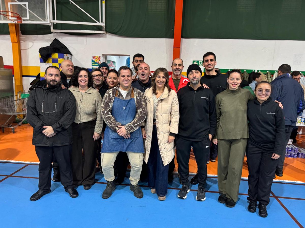 Ronda reconocerá en el Día de Andalucía a los cocineros volcados con los desalojados por el temporal - 16022026 La alcaldesa con la mayoria de esos profesionales cocineros reconocidos