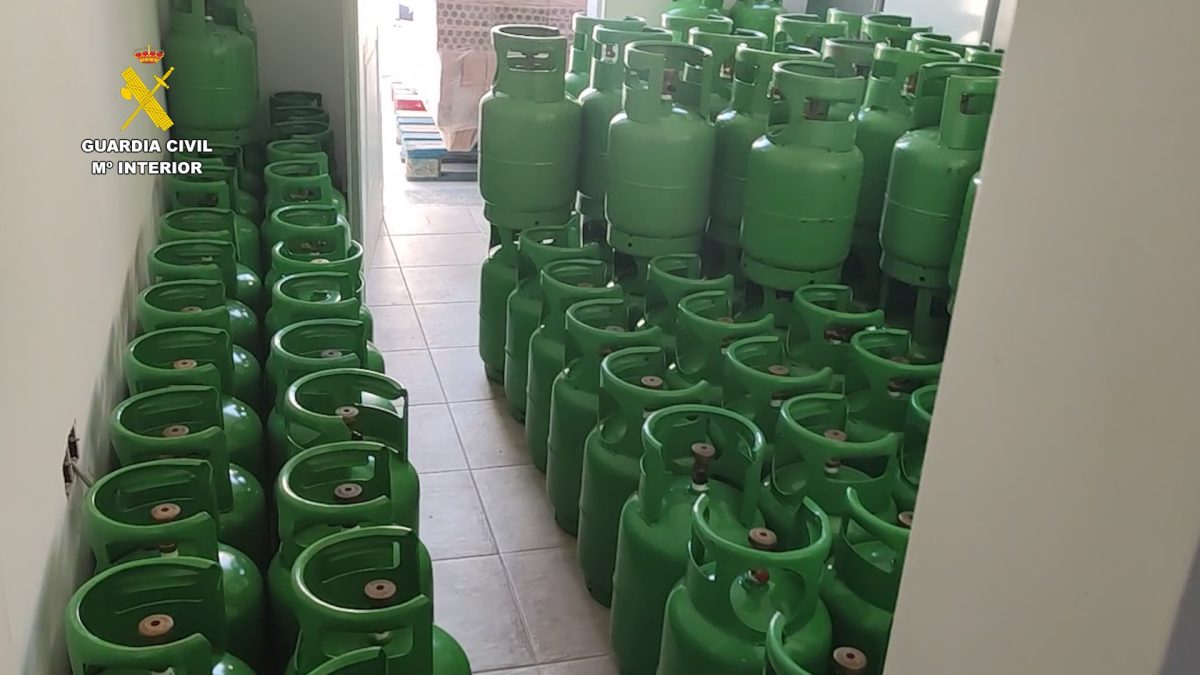 Desmantelada una red que traficaba con gases altamente contaminantes y operaba en Málaga - 20260213 Op Gasmot Cuenca SEPRONA 01.jpg 2030656089 Bombonas de gases fluorados