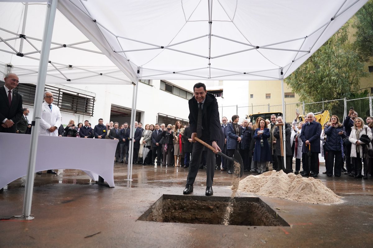 Arrancan las obras del Hospital Virgen de la Esperanza tras la colocación de la primera piedra - 260202 JMM Primera piedra 1 primera piedra del Hospital Virgen de la Esperanza