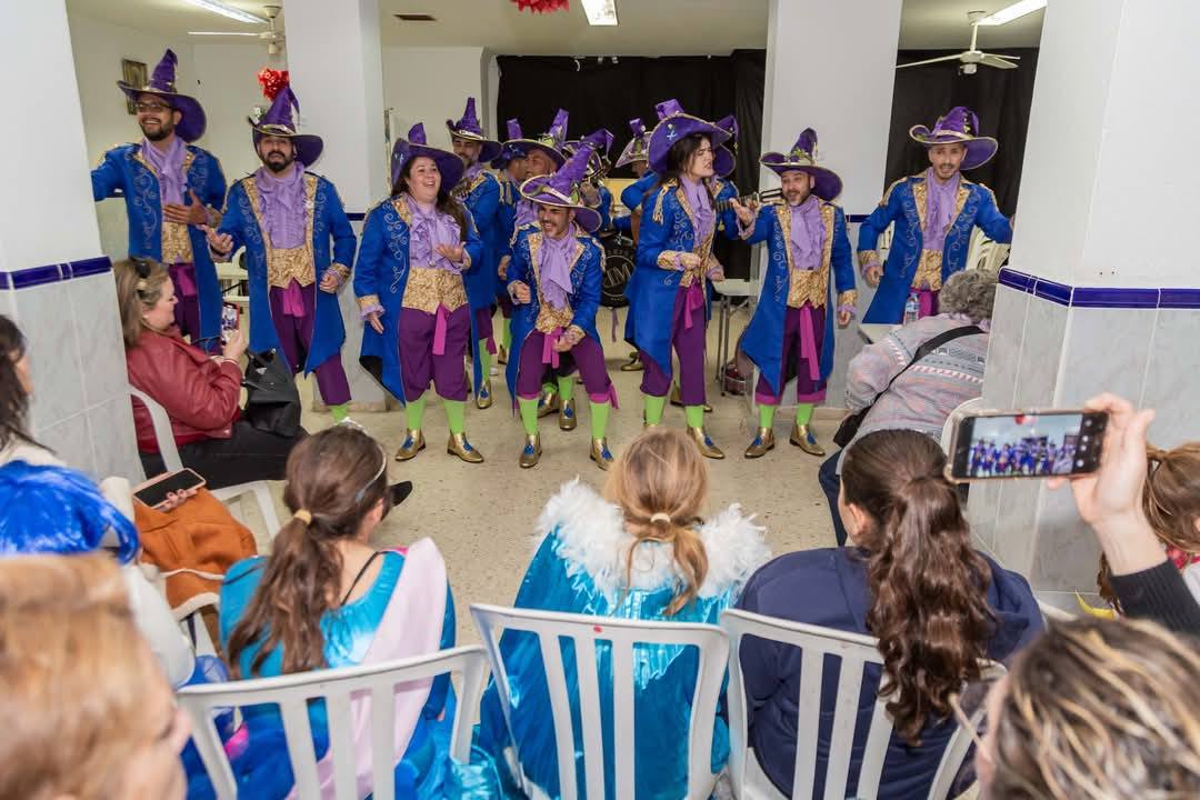 El Carnaval de la AV Vázquez Clavel se celebrará el 7 de marzo en la plaza González Badía - 482089118 1084224240414308 8025841992989468850 n carnaval
