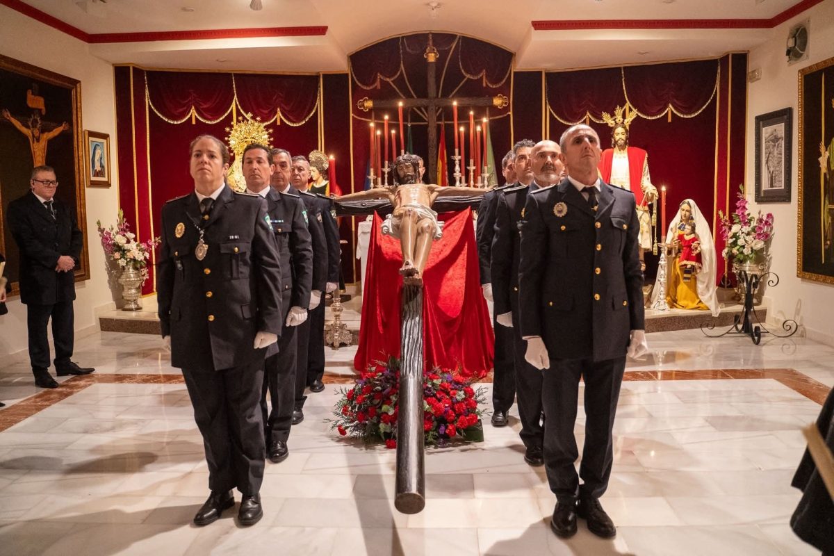 La Policía Local de Benalmádena porta al Santísimo Cristo de la Redención en un emotivo traslado - 623114556 122148764756807037 5222006251475526515 n traslado del Cristo de la Redención