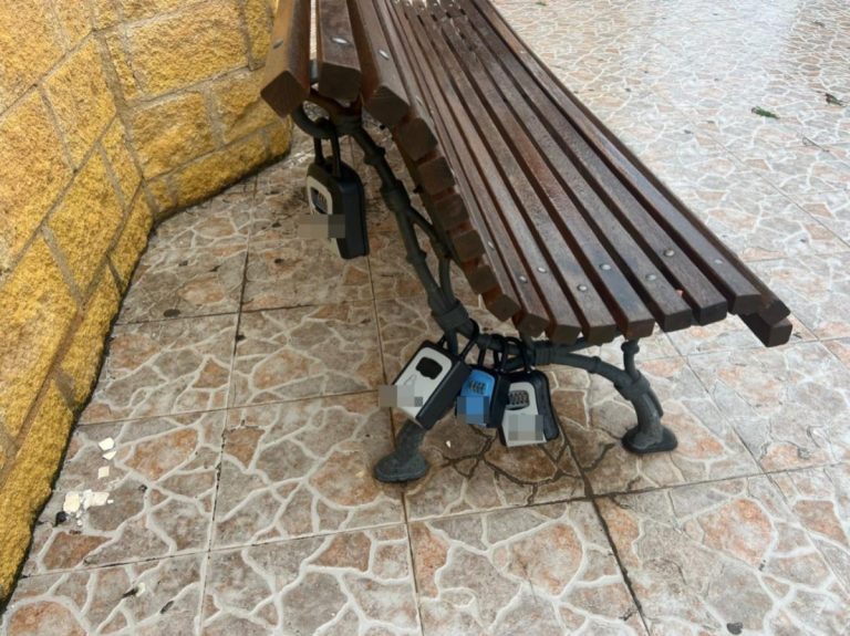 Retiran cajas de llaves de viviendas turísticas ancladas al mobiliario urbano en Benalmádena - 624594903 122148778790807037 6521561254159807610 n Retiran cajas de llaves de viviendas turísticas ancladas al mobiliario urbano en Benalmádena - 624594903 122148778790807037 6521561254159807610 n