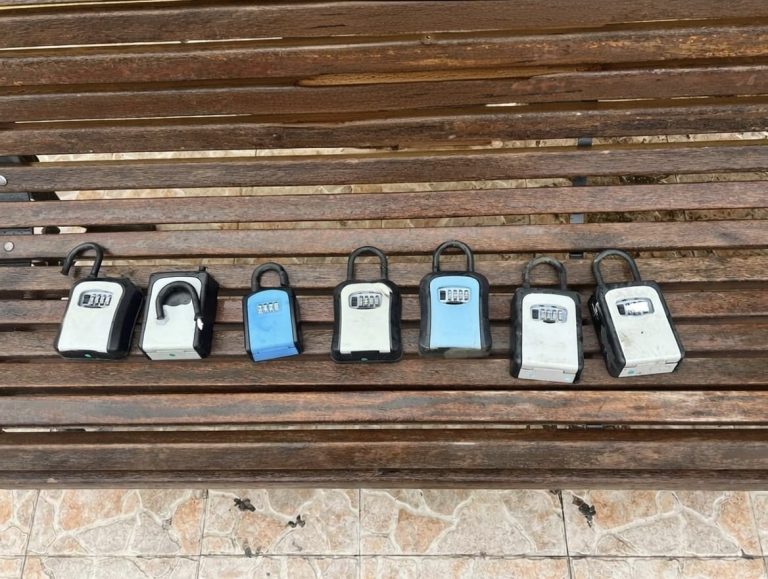 Retiran cajas de llaves de viviendas turísticas ancladas al mobiliario urbano en Benalmádena - 624692645 122148778916807037 457777121164841731 n Retiran cajas de llaves de viviendas turísticas ancladas al mobiliario urbano en Benalmádena - 624692645 122148778916807037 457777121164841731 n