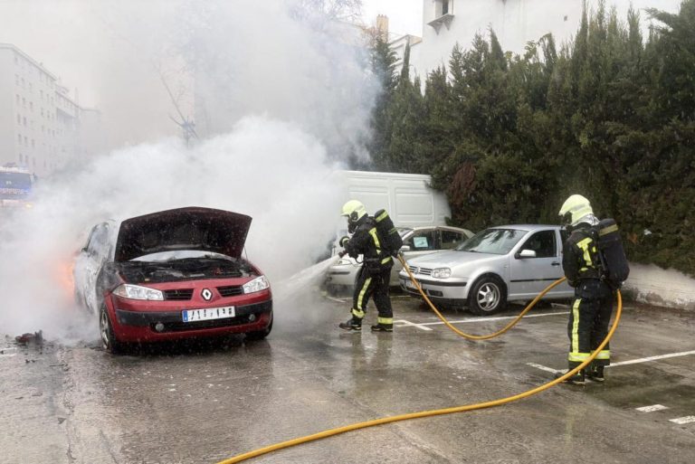 Arde un turismo en la avenida Santa Amalia de Fuengirola - 625953216 1333100552188492 2014369076000954518 n Arde un turismo en la avenida Santa Amalia de Fuengirola - 625953216 1333100552188492 2014369076000954518 n