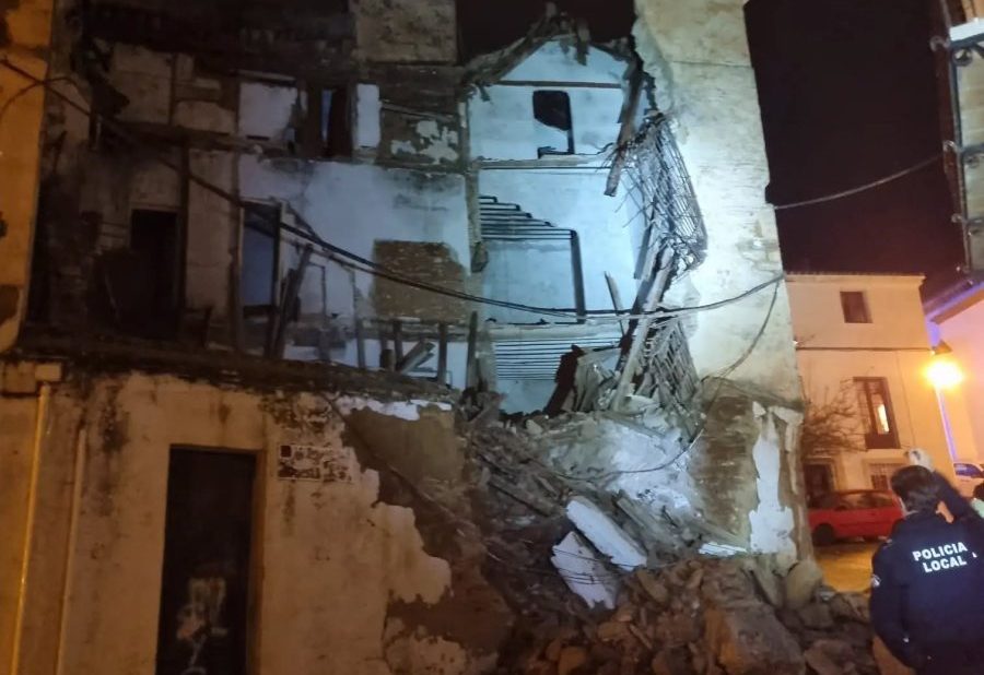 El temporal provoca el derrumbe de un inmueble en Ronda - 631002929 1459677449501815 2804721691263215676 n.webp e1770800028649 inmueble derrumbado