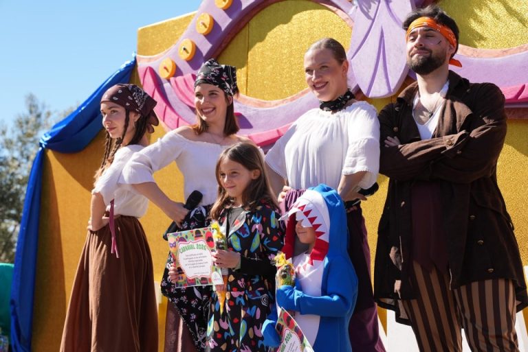 Casares Costa celebró su Carnaval llenando los Jardines del Rosario de familias y disfraces - 640320537 18339826540210075 5428295148618871191 n Casares Costa celebró su Carnaval llenando los Jardines del Rosario de familias y disfraces - 640320537 18339826540210075 5428295148618871191 n