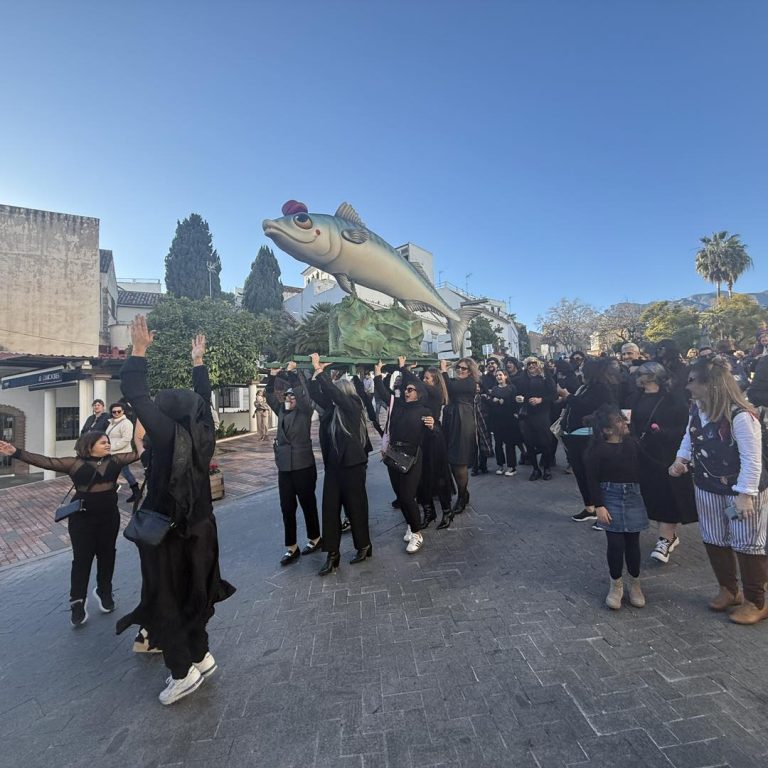 Así ha sido el Entierro de la Sardina que cierra el Carnaval 2026 en Marbella - 641027588 1333621148811576 991320421267843504 n 1 Así ha sido el Entierro de la Sardina que cierra el Carnaval 2026 en Marbella - 641027588 1333621148811576 991320421267843504 n 1