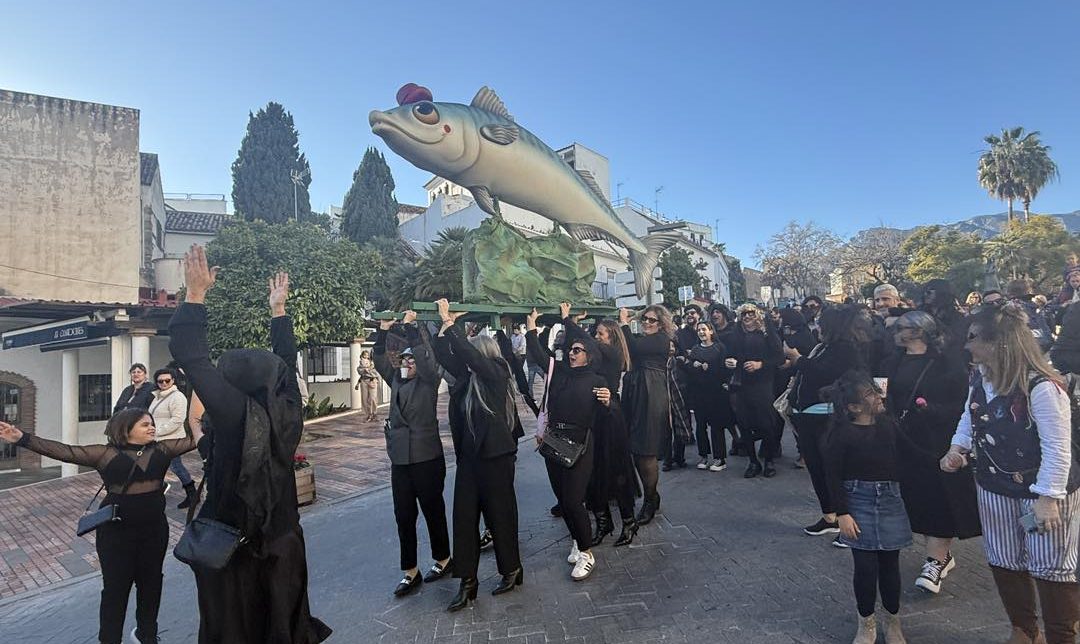 Así ha sido el Entierro de la Sardina que cierra el Carnaval 2026 en Marbella - 641027588 1333621148811576 991320421267843504 n e1771847131715 entierro sardina