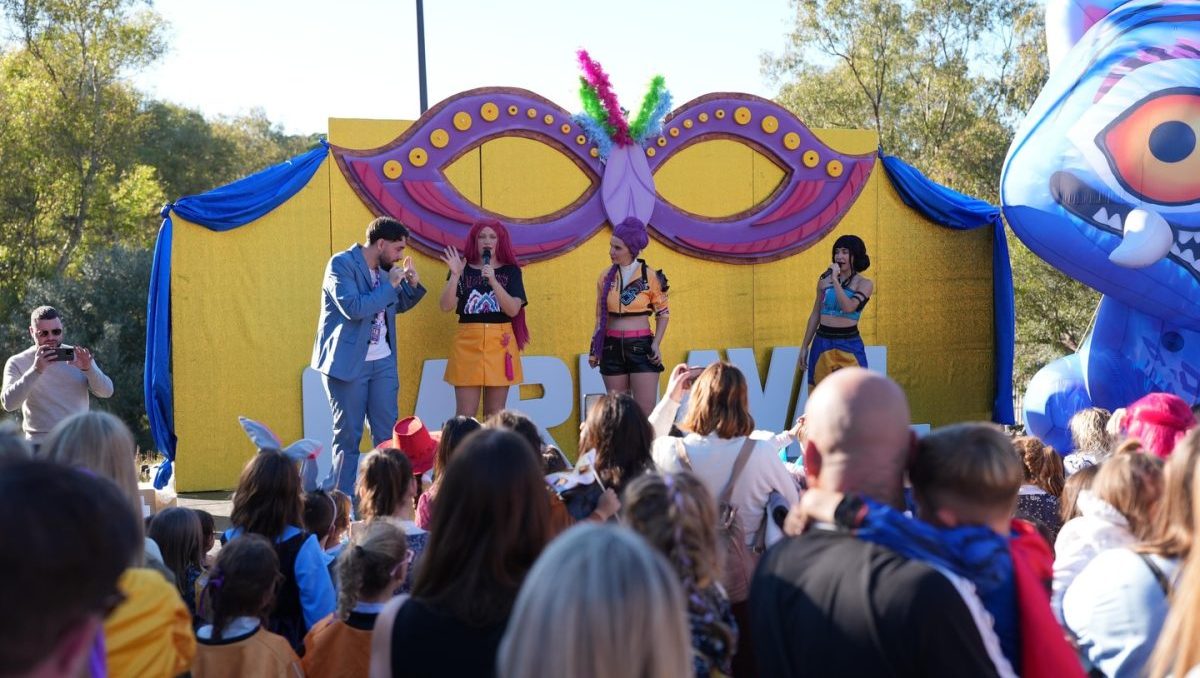 Casares Costa celebró su Carnaval llenando los Jardines del Rosario de familias y disfraces - 641630407 18339826300210075 8294661637579886765 n e1771838351760 Carnaval Casares