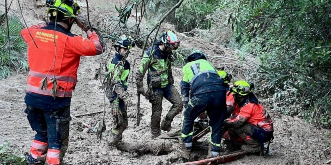 Rescate dramático en Gaucín: un hombre queda atrapado en el barro durante diez horas - Atrapado Las Buitreras Rescate dramático en Gaucín: un hombre queda atrapado en el barro durante diez horas - Atrapado Las Buitreras
