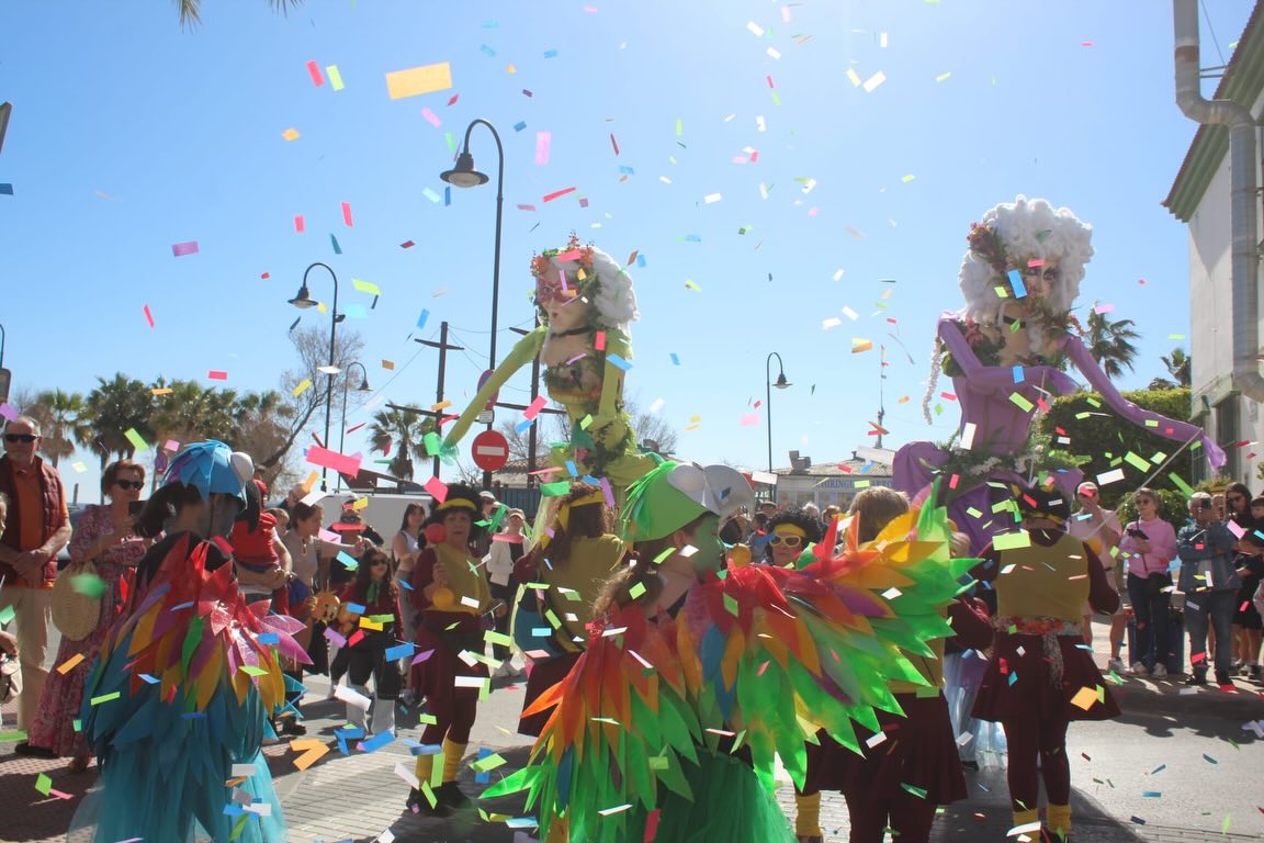 La Cala de Mijas se volcó con su Carnaval en una jornada llena de color y ambiente familiar - Carnaval Cala Mijas Colorido Carnaval en la Cala