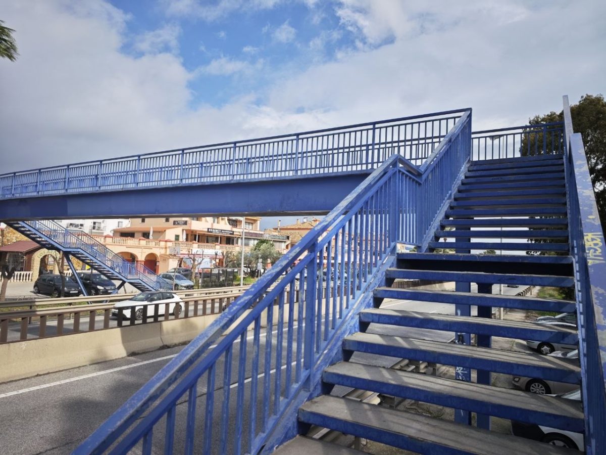 Estepona pide al Gobierno permiso para hacer más accesible la pasarela de El Paraíso y Benamara - IMG 4673 pasarela