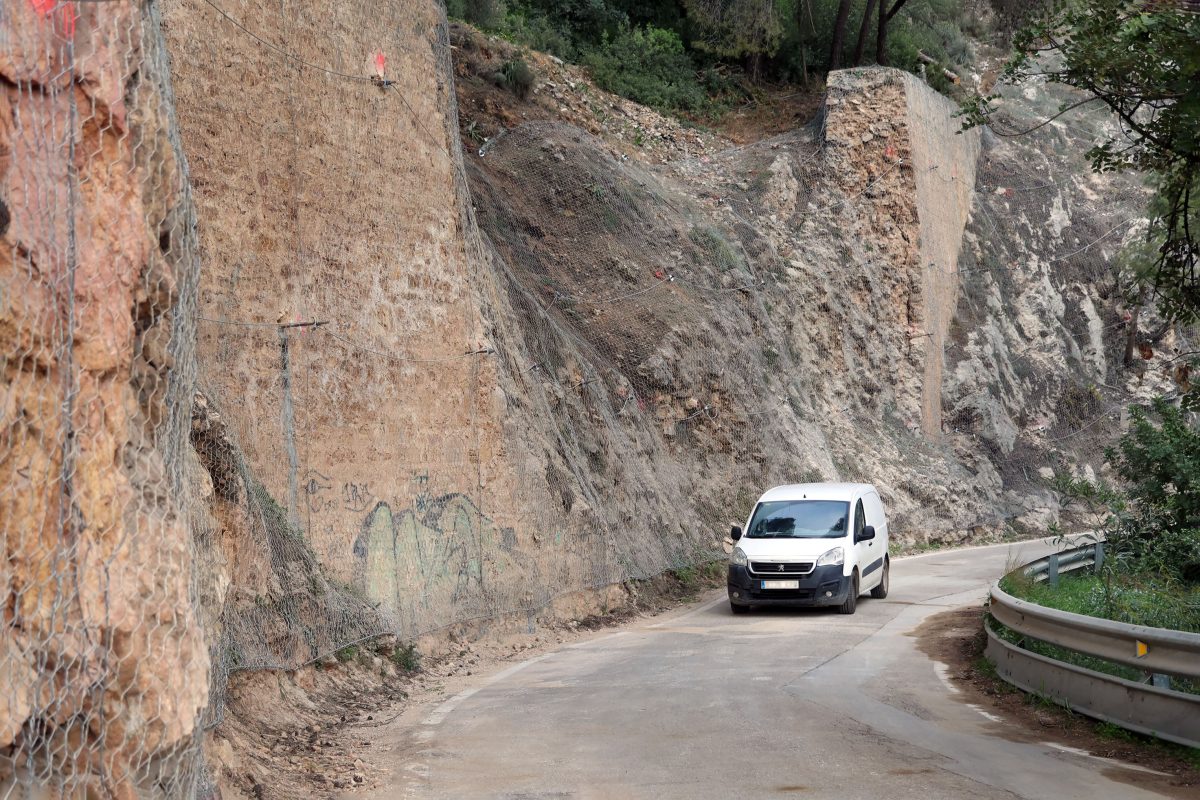 Marbella reabre la calle Chorreadero tras reforzar la seguridad del talud con una inversión de 130.000 euros - Marbella Obras Chorreadero Marbella actúa frente a desprendimientos y reabre la calle Chorreadero tras intensas lluvias