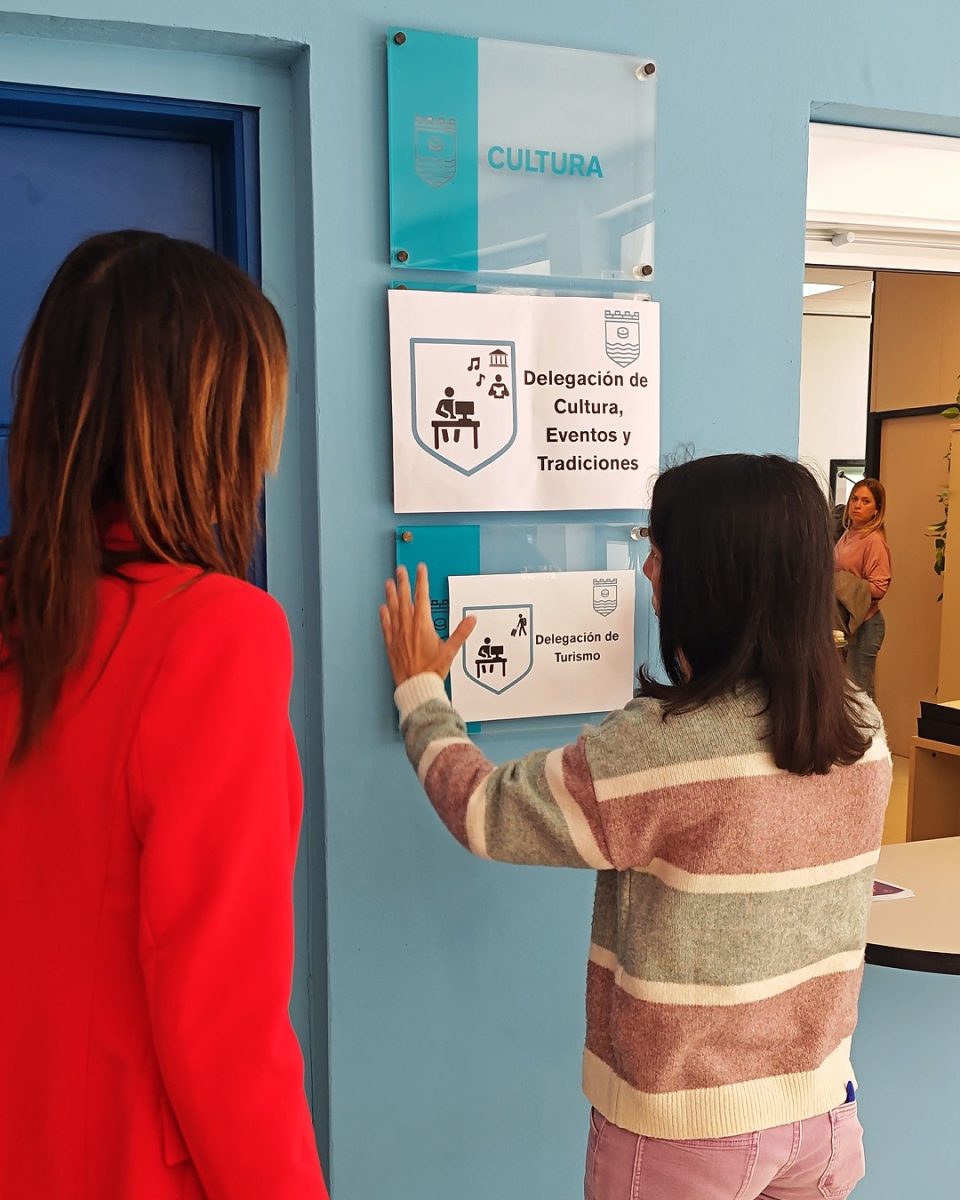 Torremolinos instala pictogramas en sus edificios municipales para mejorar la accesibilidad - WhatsApp Image 2026 02 24 at 12.49.25 señalética accesible