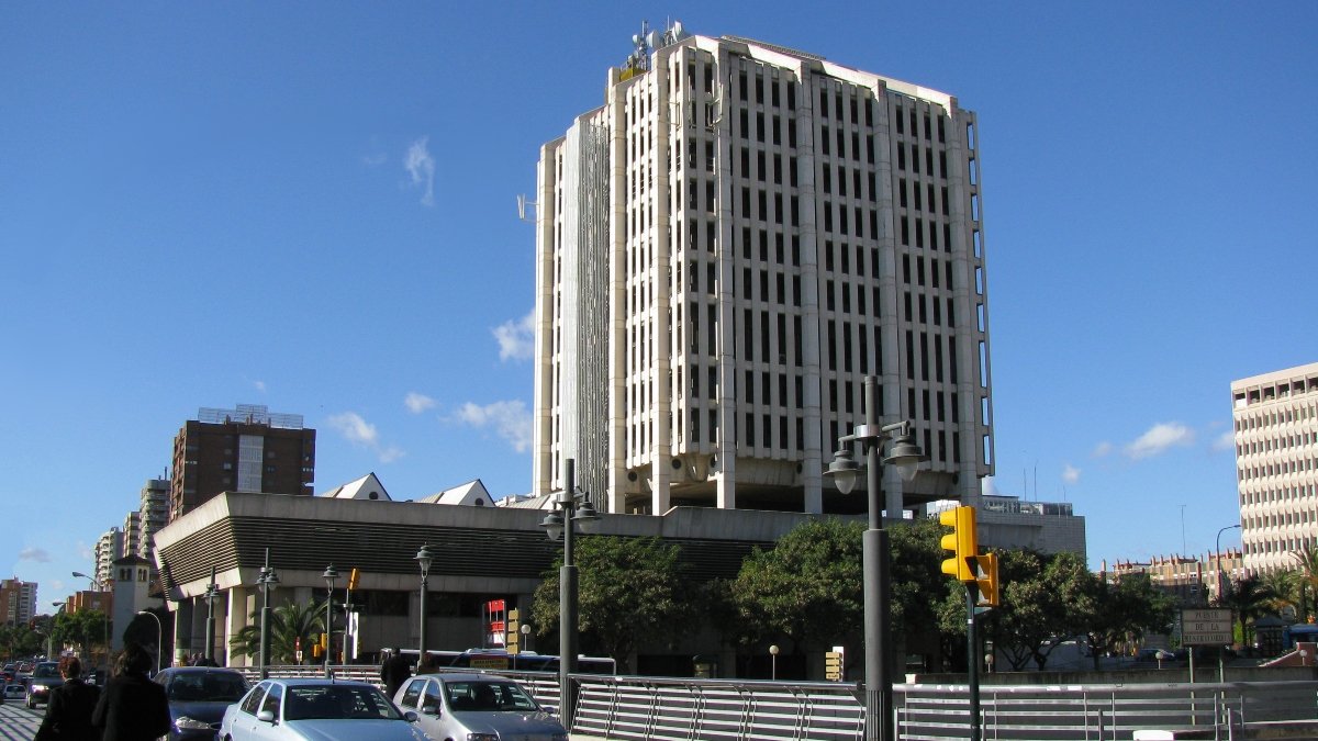 Avanza el proyecto para convertir el antiguo edificio de Correos de Málaga en un hotel de 5 estrellas - Yz7GSXs6 img correos transforma hotel antiguo edificio Correos