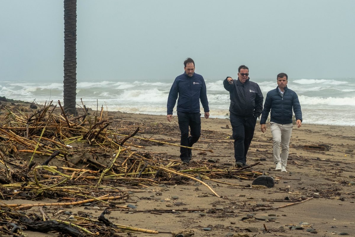 El temporal reduce hasta diez metros la anchura de varias playas de Marbella - playas playas Marbella
