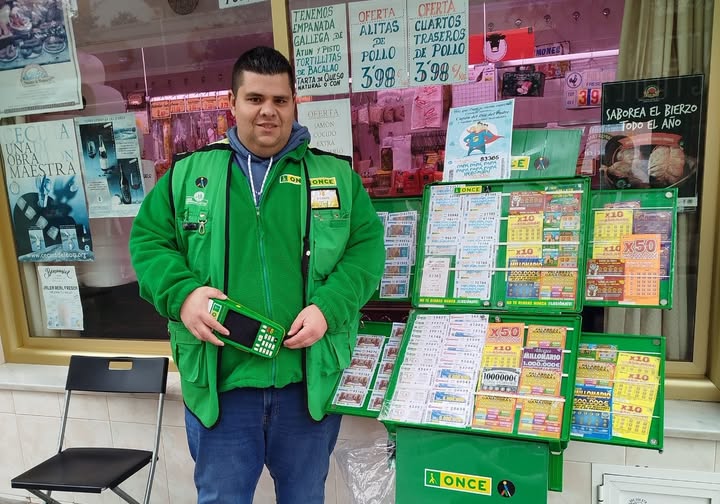 El vendedor de la ONCE, Vicente Farfán, reparte 35.000 euros en Fuengirola - vicente farfan once fuengirola vicente farfan once fuengirola