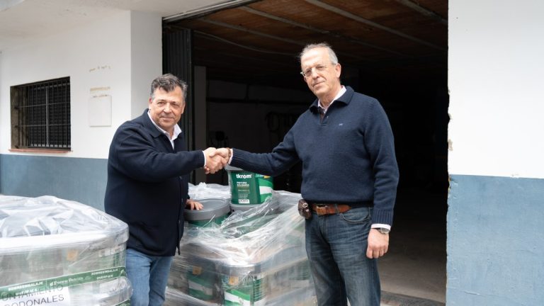 Pinturas Andalucía dona 8.000 litros de pintura muy solidaria - 324 2026.jpg Pinturas Andalucía dona 8.000 litros de pintura muy solidaria - 324 2026.jpg