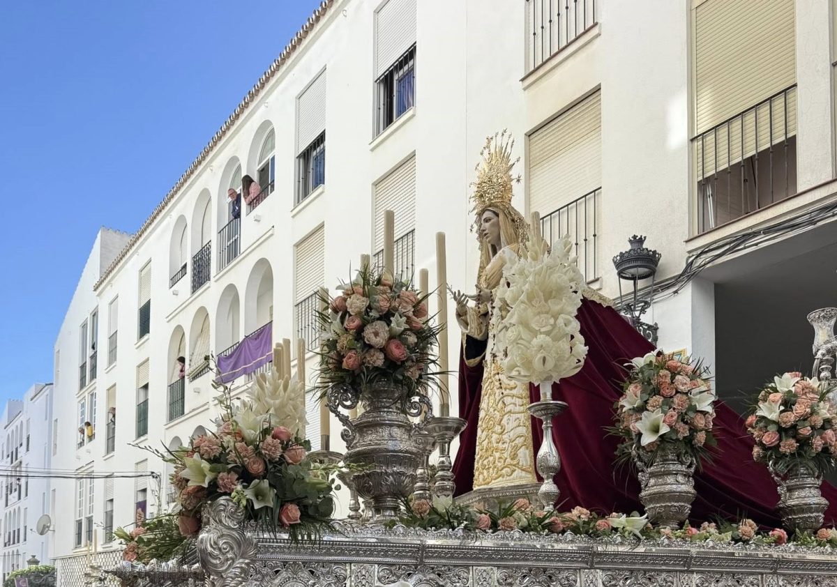 Estepona se llena de devoción con la procesión de la Hermandad de la Triunfal Entrada en Jerusalén - Estepona Borriquita Una imagen de la procesión