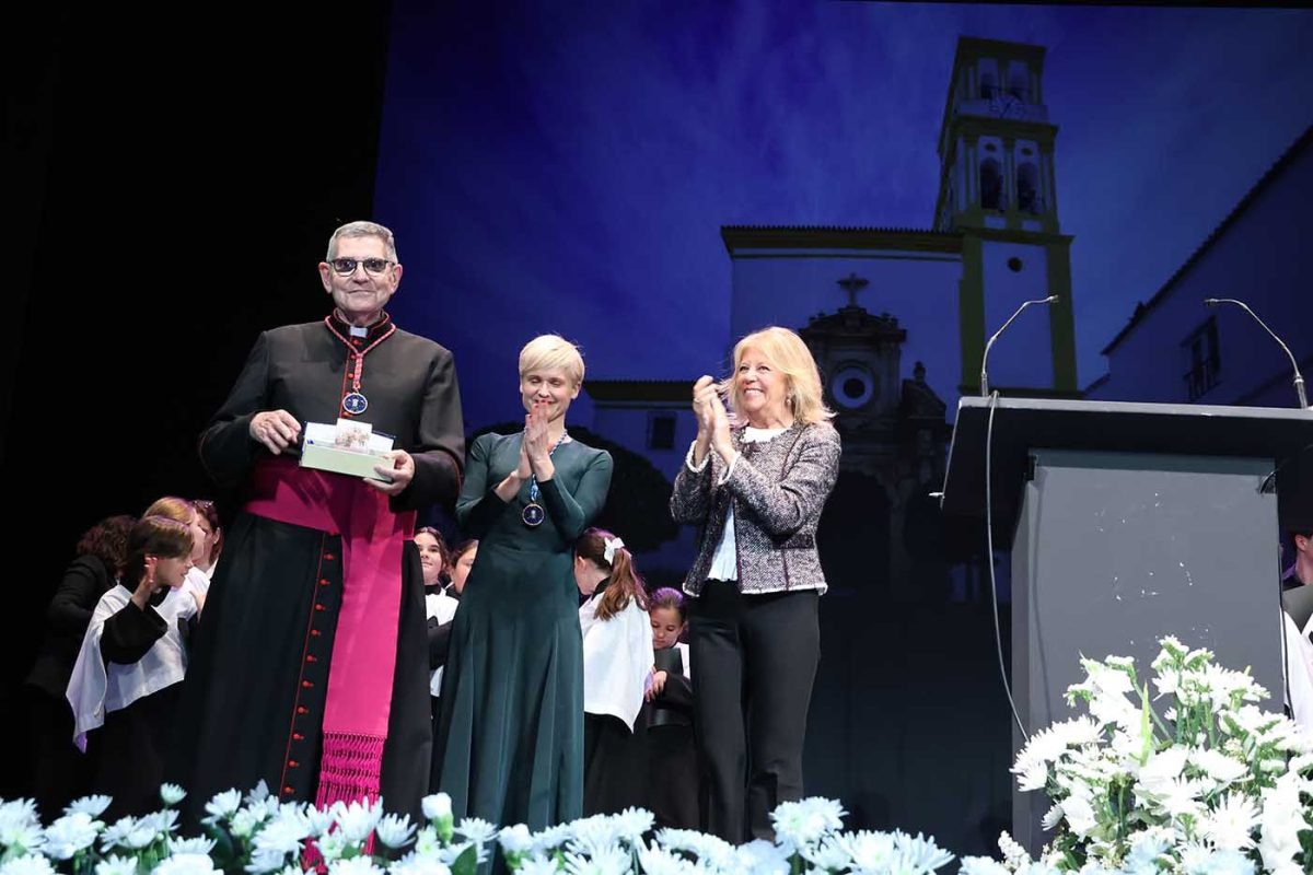El párroco José Antonio Sánchez Herrera inaugura la Semana Santa marbellí con su pregón - Marbellla pregon Semana Santa Ángeles Muñoz asiste al pregón de la Semana Santa 2026 en Marbella