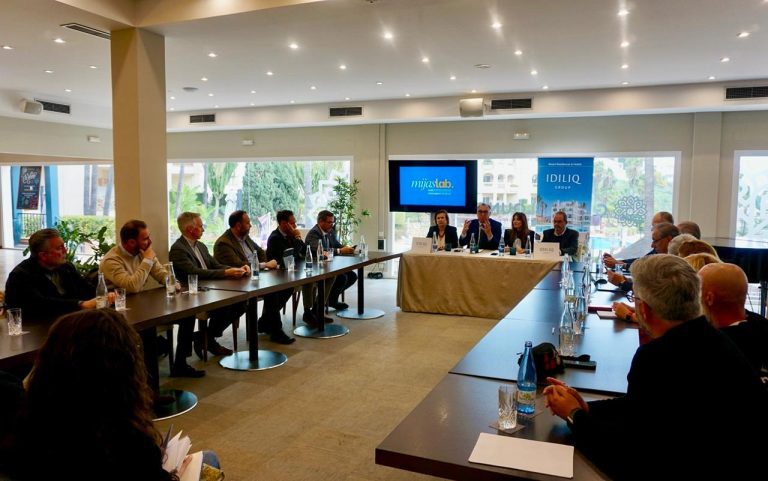 El Ayuntamiento impulsa una mesa estratégica para reforzar el turismo en Mijas - Mijas turismo Empresarios y administración se unen en Mijas para fortalecer el destino turístico