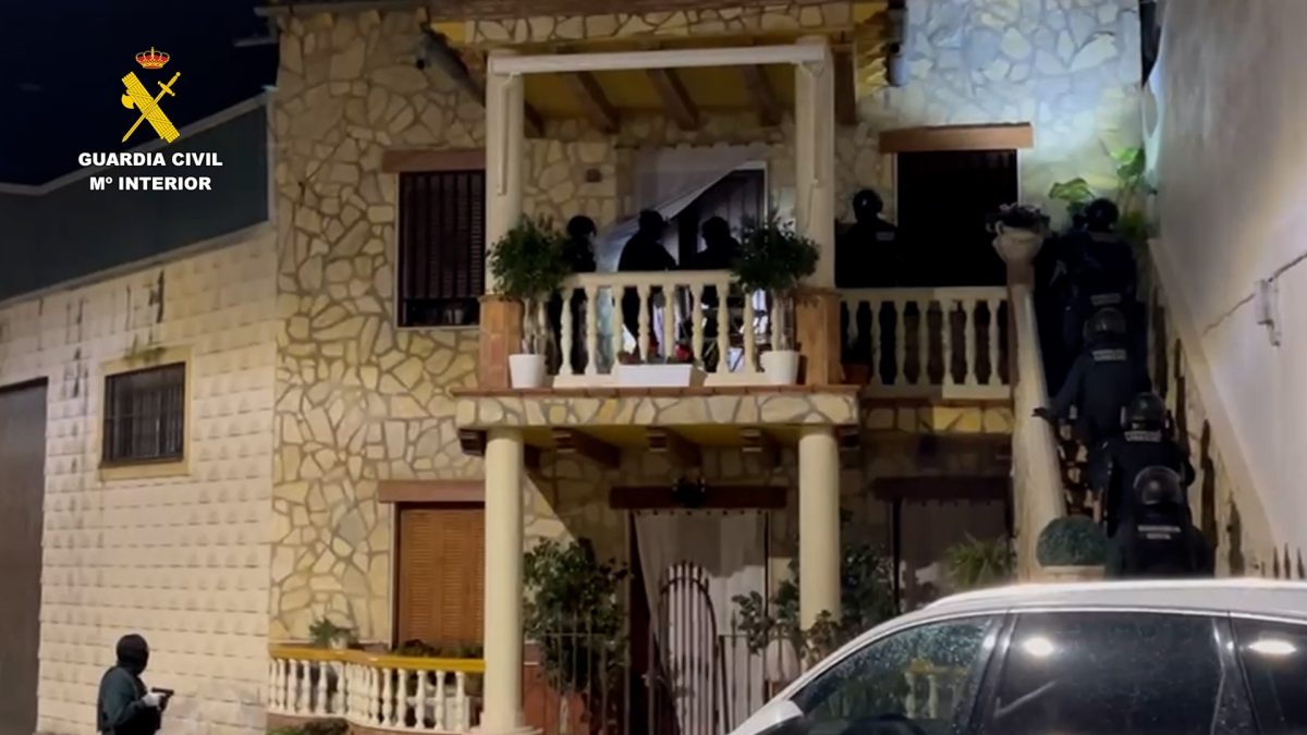 Detenido en el aeropuerto de Málaga el cabecilla de una red que introducía droga desde Brasil en Andalucía - Operacion Nazari 91 Ali Atar de la Guardia Civil Operación 'Nazarí 91 Ali-Atar' de la Guardia Civil