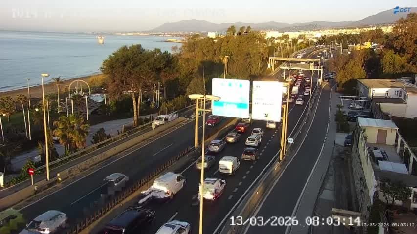 Un accidente provoca más de tres kilómetros de retenciones en la A-7 a la altura de Las Chapas, en Marbella - atasco a7 las chapas atasco a7 las chapas