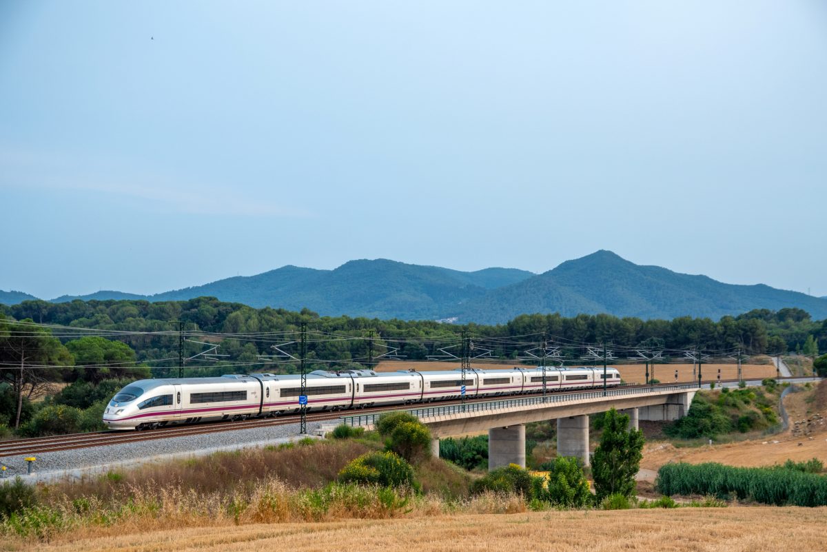 La conexión directa de AVE entre Málaga y Madrid volverá a funcionar el 30 de abril - ave ave
