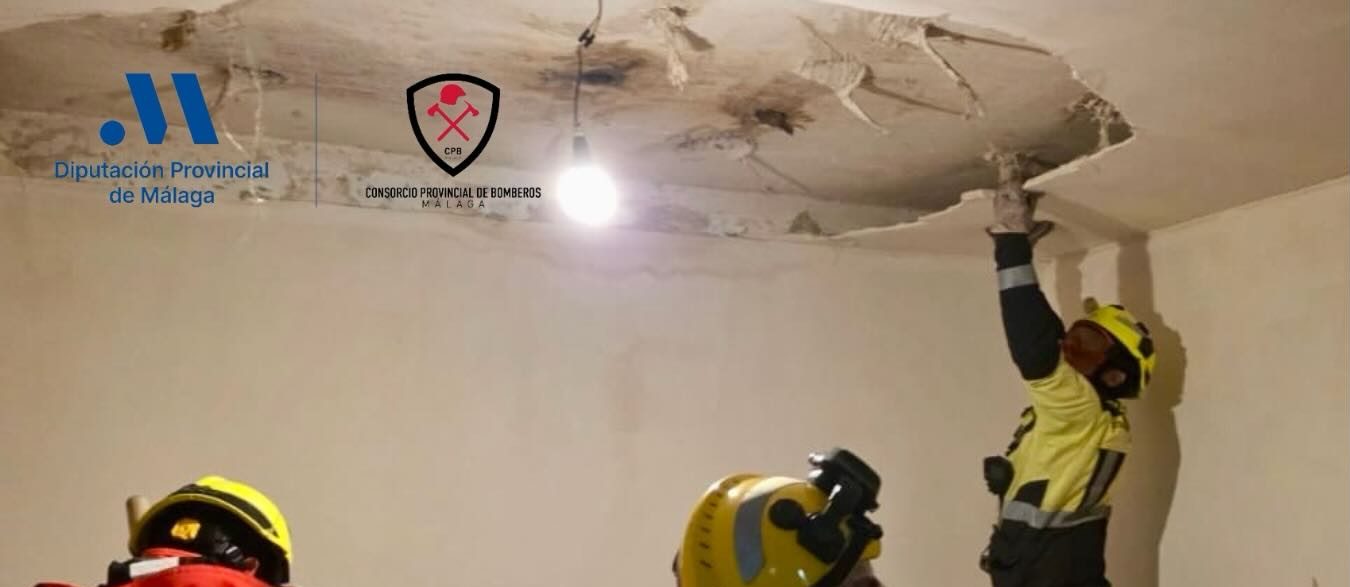 Una persona herida tras caer el techo de escayola de una vivienda en la calle Cuartel de Manilva - caida techo manilva e1772702358465 caida techo manilva