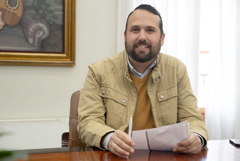Benalmádena participa en un movimiento andaluz para fomentar el reciclaje de vidrio - Benalmadena Medio Ambiente ‘Ecólatras Andalucía’ moviliza a Benalmádena en favor del medioambiente