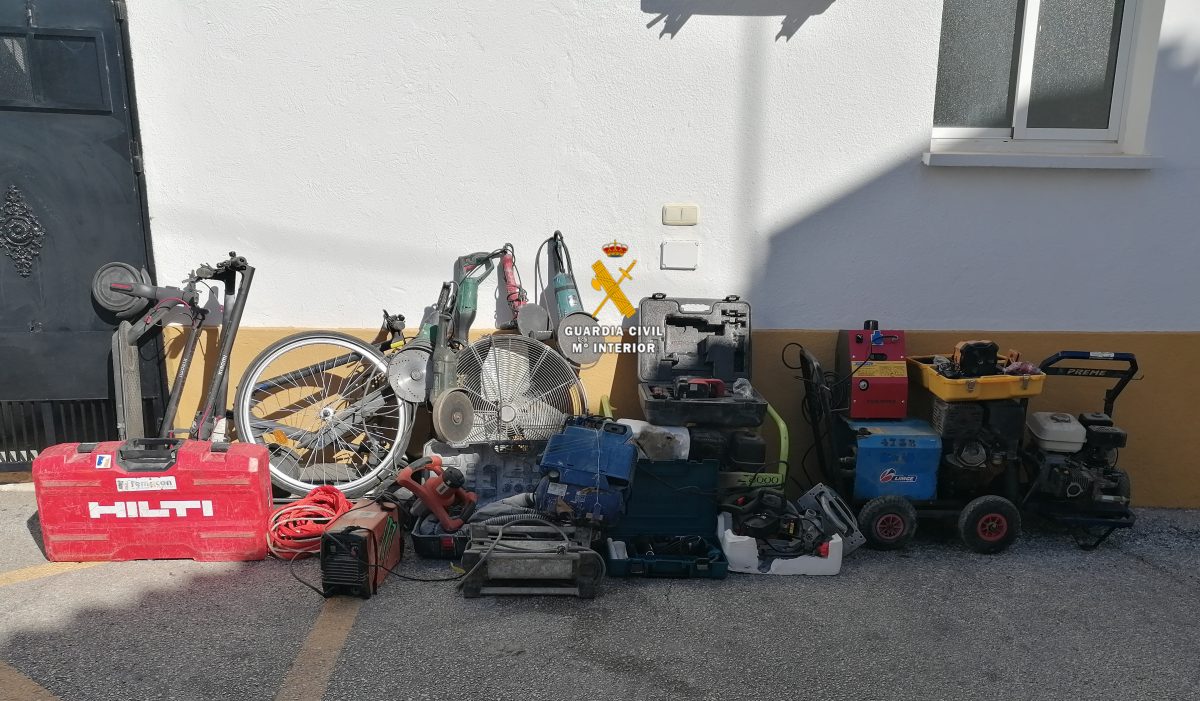 Cae una red criminal dedicada al robo de maquinaria en obras y almacenes de Estepona y Mijas - Cae una red dedicada al robo de maquinaria en obras y almacenes de Estepona y Mijas Cae una red dedicada al robo de maquinaria en obras y almacenes de Estepona y Mijas