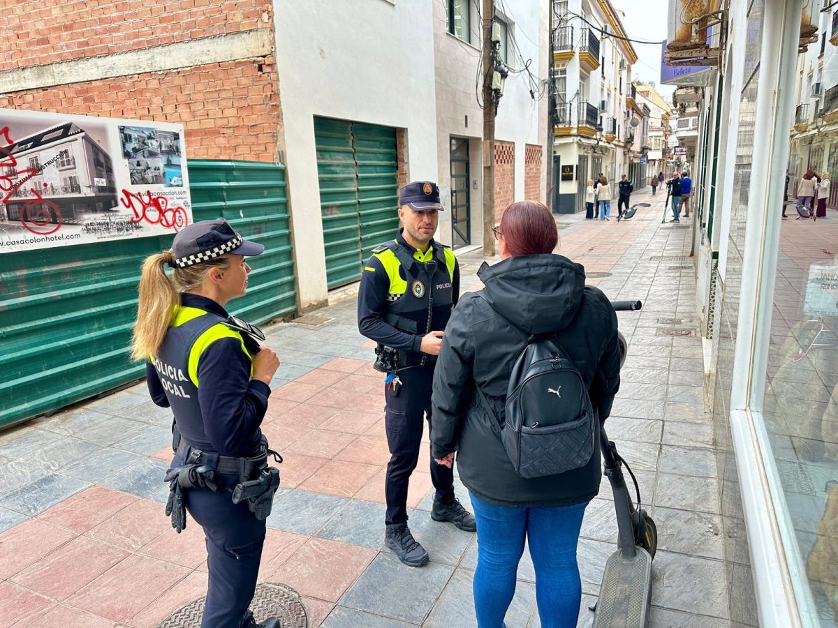 Casi 300 denuncias por patinetes en Fuengirola: la mayoría, por circular por aceras y zonas peatonales - La Policia Local instensifica los controles de vehiculos de movilidad personal La Policía Local instensifica los controles de vehículos de movilidad personal