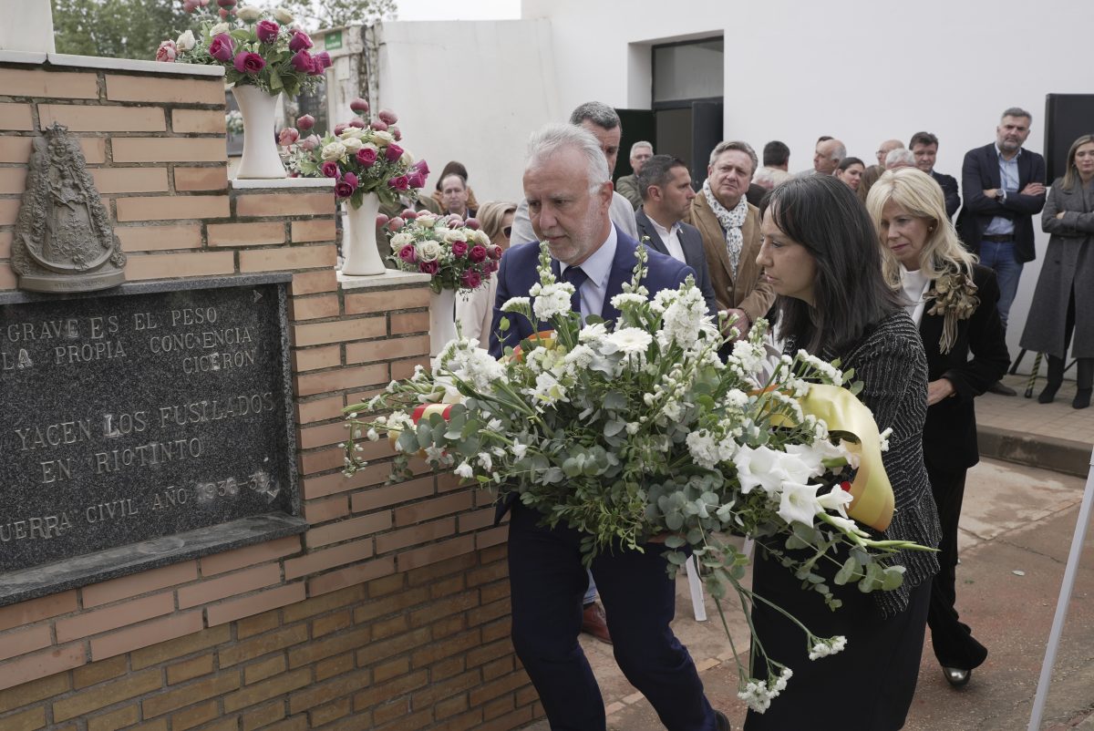 El Gobierno reconoce como víctima al cabo Luis Ortega Godoy, marido de la marbellí Magdalena Martín Mallen, fusilado en 1936 - Luis Ortega Godoy acto El Gobierno reconoce como víctima al cabo Luis Ortega Godoy, marido de la marbellí Magdalena Martín Mallen, fusilado en 1936 - Luis Ortega Godoy acto