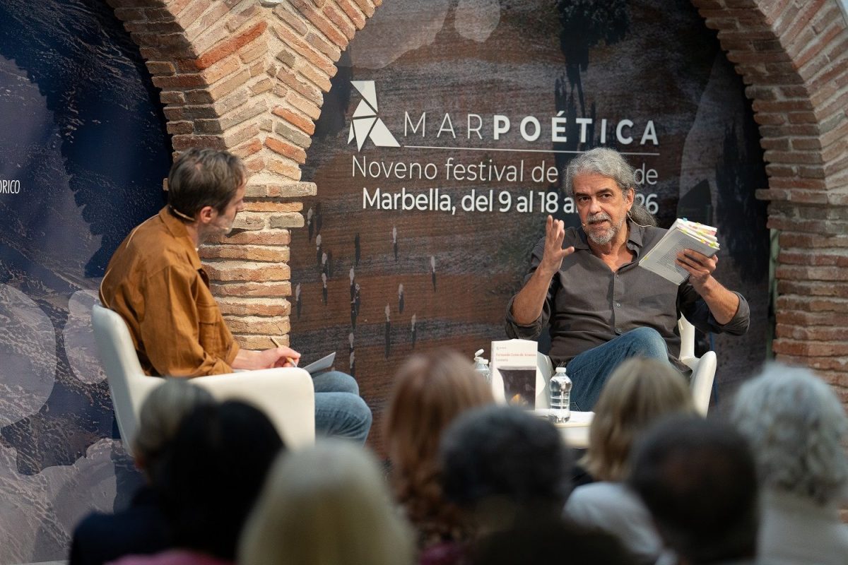Fernando León de Aranoa y Marta Jiménez Serrano cierran ‘Diálogos’ de Marpoética en Marbella - Marbella Leon de Aranoa Fernando León de Aranoa, en su intervención en Marpoética