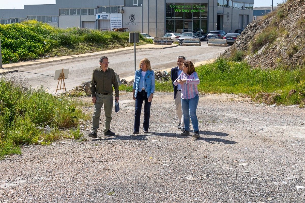 Un punto limpio en San Pedro reducirá los desplazamientos de vecinos hasta Marbella - San Pedro punto limpio La alcaldesa visita la parcela de San Pedro Alcántara