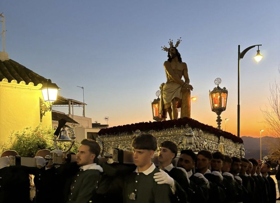 El Cristo de la Columna deslumbra un año más entre las calles blancas y estrechas de Mijas - columna mijas e1775073297206 columna mijas