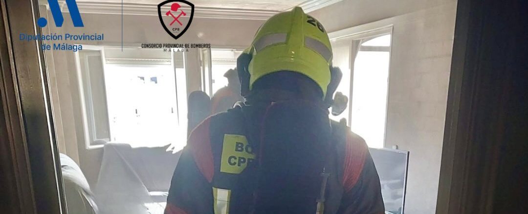 Dos personas atendidas por inhalación de humo tras un incendio en una vivienda de Torremolinos - incendio Maestro Solano Torremolinos e1777292396690 incendio Maestro Solano Torremolinos