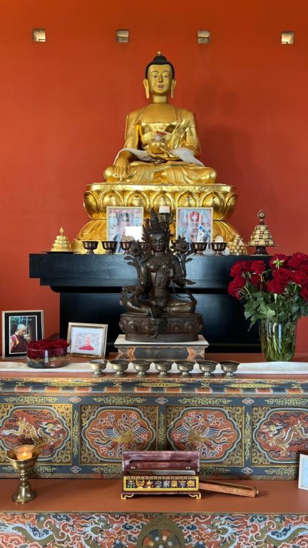 De Japón a África sin salir de Málaga: la Costa del Sol, un viaje por el mundo en pocos kilómetros - interior stupa De Japón a África sin salir de Málaga: la Costa del Sol, un viaje por el mundo en pocos kilómetros - interior stupa
