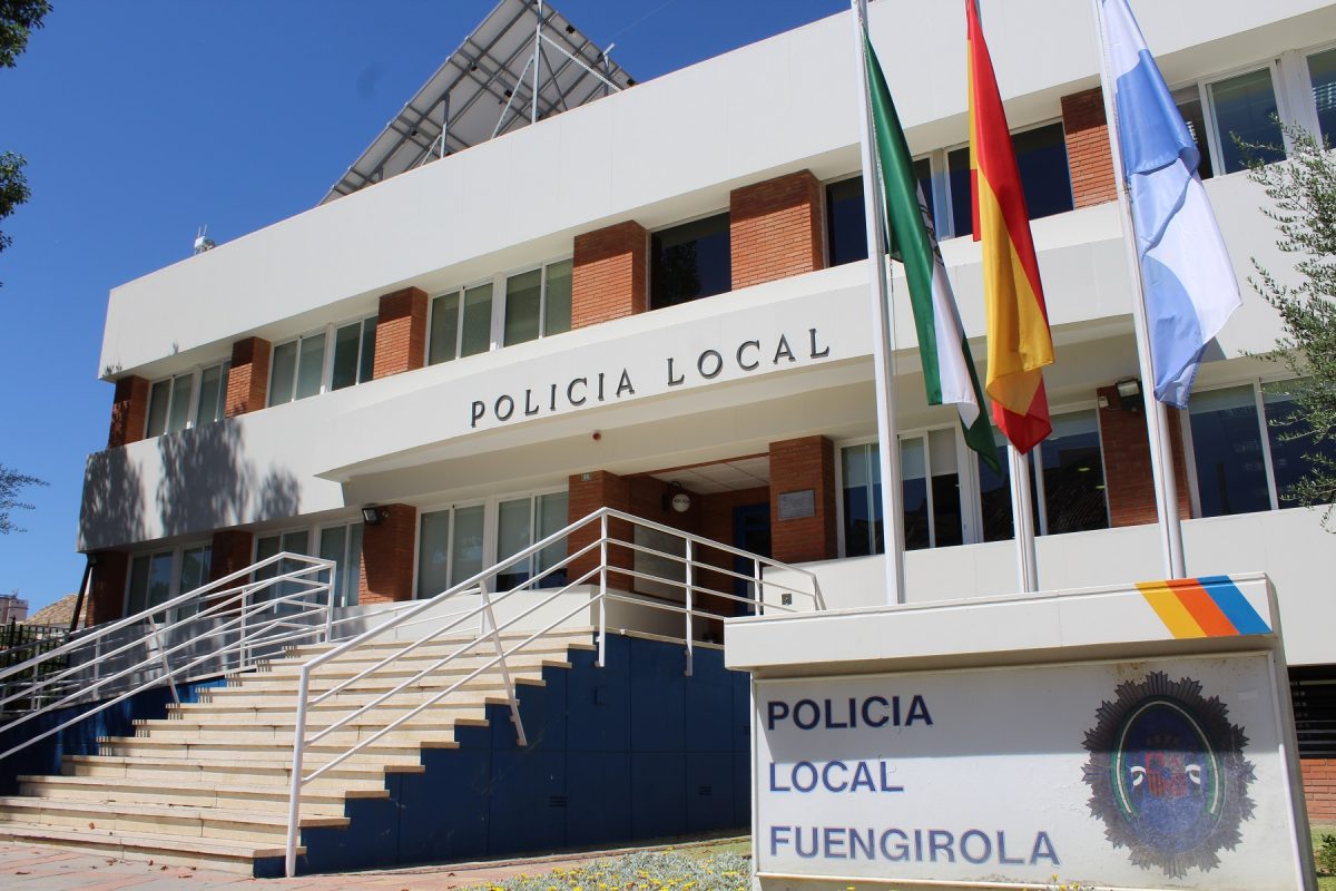 Una persecución en Fuengirola acaba con un motorista sin carnet y con orden de búsqueda detenido - policia local fuengirola policia local fuengirola