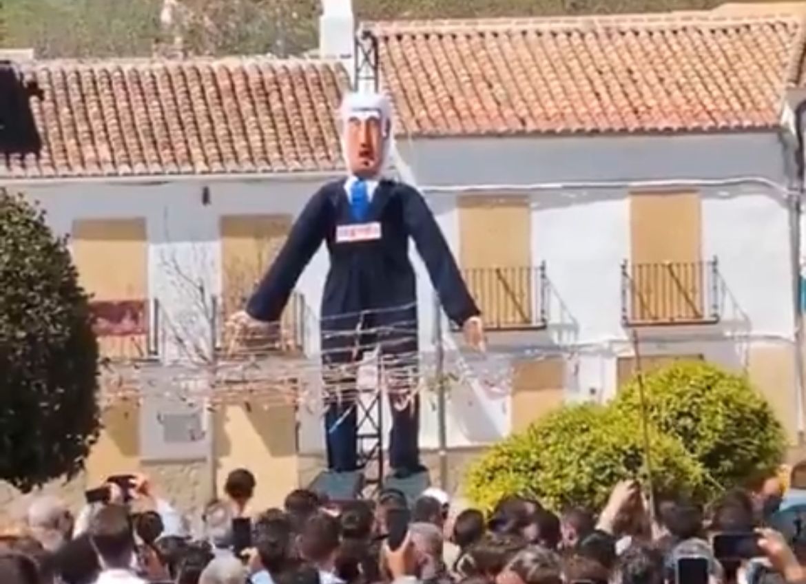 Israel cita a la Embajada española por la quema de una figura de Netanyahu en la fiesta popular de un pueblo malagueño - quema el burgo netanyahu quema el burgo netanyahu