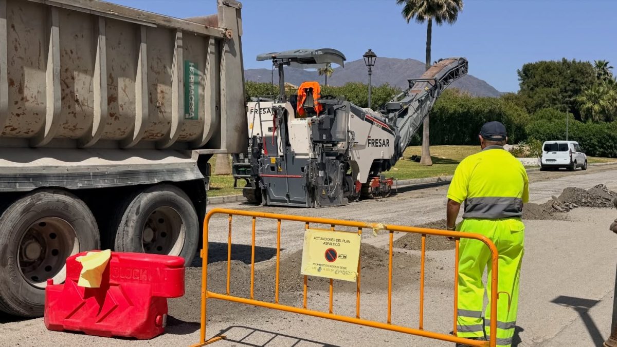 Comienzan las obras de asfaltado en la urbanización Marina de Casares - trabajos asfaltado casares costa trabajos asfaltado casares costa