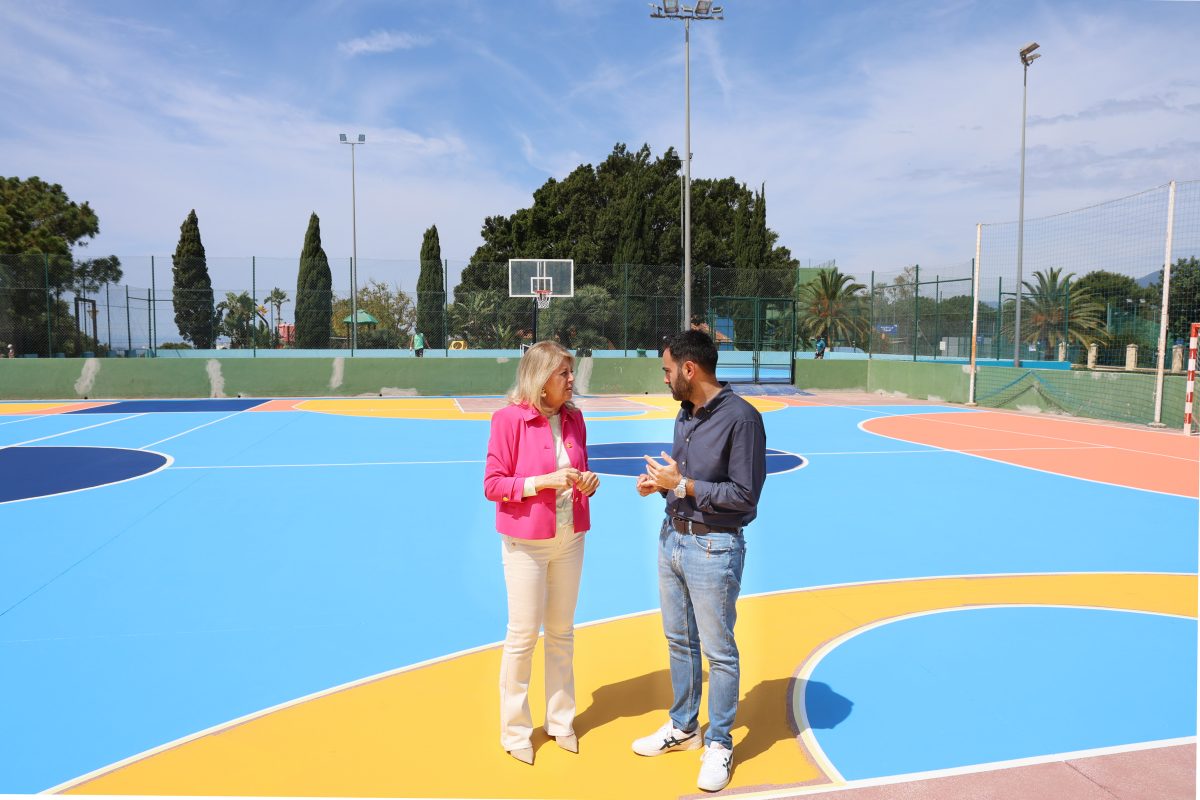 Marbella impulsa la mejora del Paco Cantos con una inversión en infraestructuras deportivas - Alcaldesa Marbella El polideportivo Paco Cantos estrena mejoras en pistas, graderíos y espacios comunes