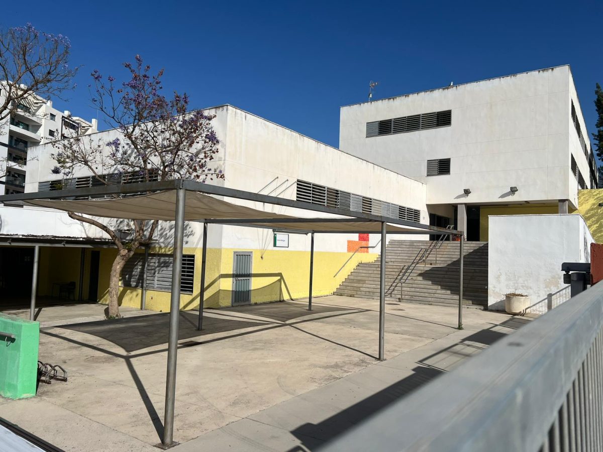 Denuncian que el Colegio Víctor de la Serna de Estepona lleva más de un año sin personal administrativo - Colegio Victor de la Serna de Estepona Colegio Víctor de la Serna de Estepona