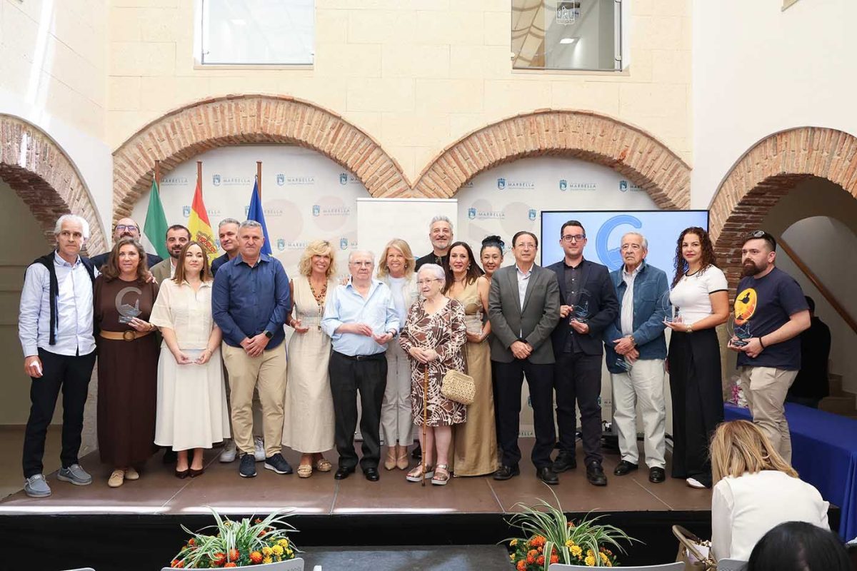 Marbella reconoce la trayectoria de doce comercios históricos del distrito Oeste por su papel clave en la vida de la ciudad - Comercios Marbella Oeste Marbella homenajea a doce comercios históricos del distrito Oeste por su trayectoria y compromiso