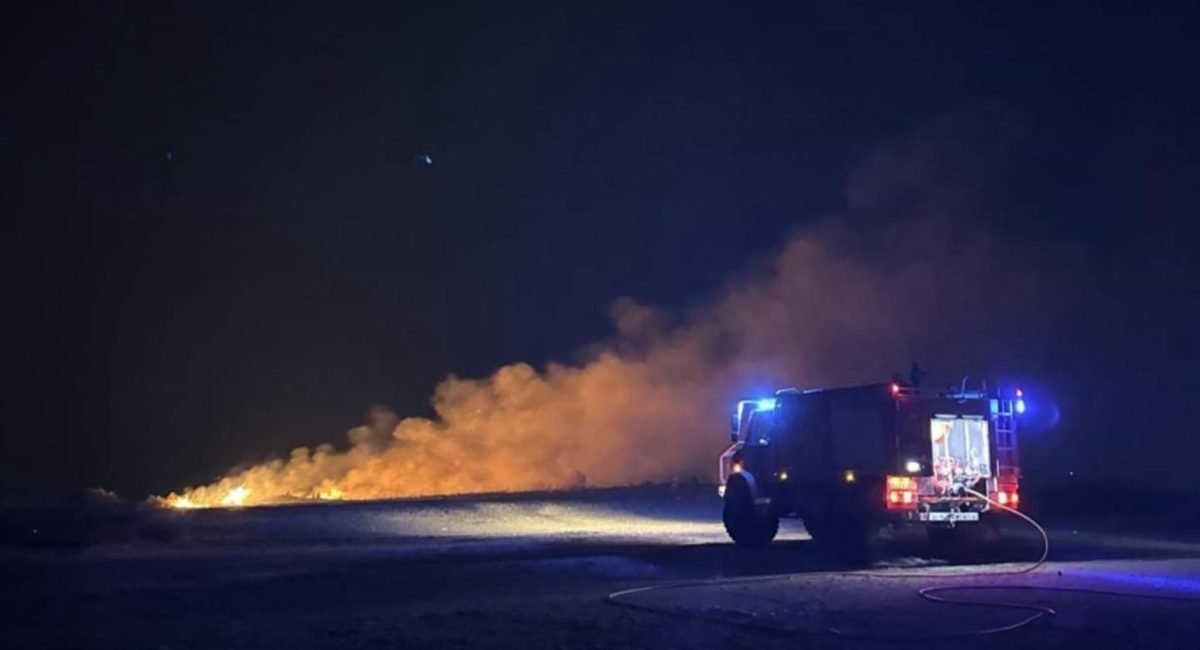 Extinguido el incendio en Cerrado del Águila, Mijas: el fuego pudo estar causado por petardos o fuegos artificiales - Incendio Cerrado del Aguila Mijas Incendio Cerrado del Águila Mijas