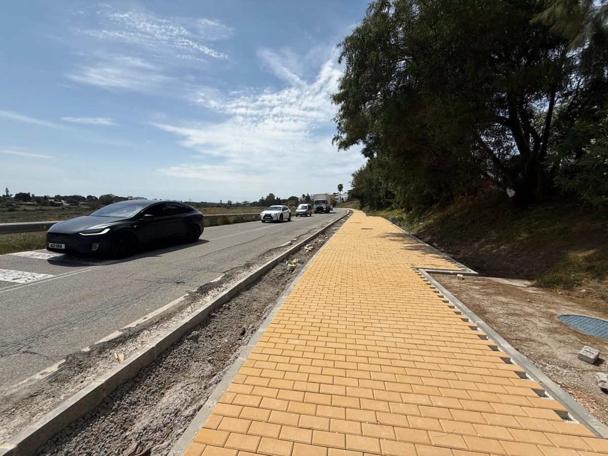 Estepona encara la fase final del nuevo acerado en la carretera de Benahavís - carretera de Benahavis estepona carretera de Benahavís estepona